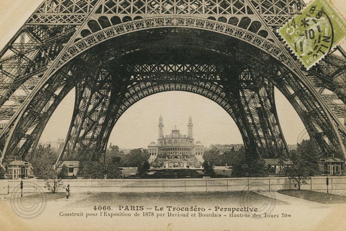 La Base de la Tour Eiffel